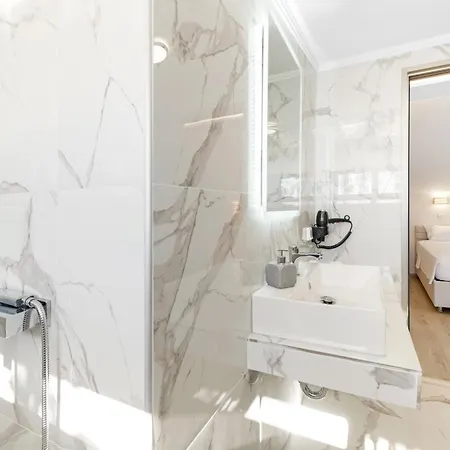 Luxury In With Stunning Views ヴィラ ニキアナ