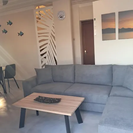 Luxury Villa- Sleeps 6 - Views Pool Hot Tub *