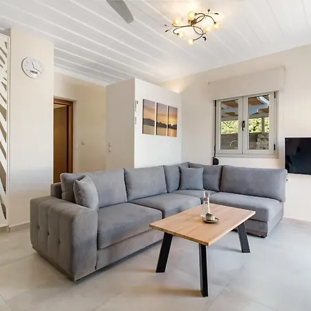 Villa Luxury Villa- Sleeps 6 - Views Pool Hot Tub