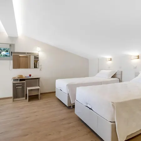 Villa Luxury Villa- Sleeps 6 - Views Pool Hot Tub Nikiana