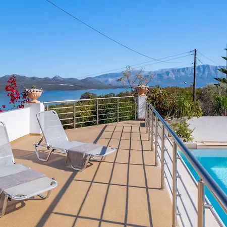 Luxury Villa- Sleeps 6 - Views Pool Hot Tub Nikiana