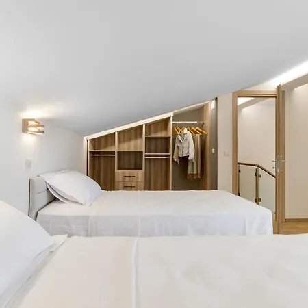 Luxury Villa- Sleeps 6 - Views Pool Hot Tub *