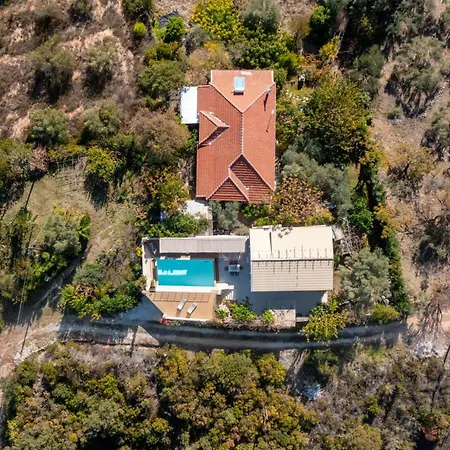 Luxury Villa- Sleeps 6 - Views Pool Hot Tub