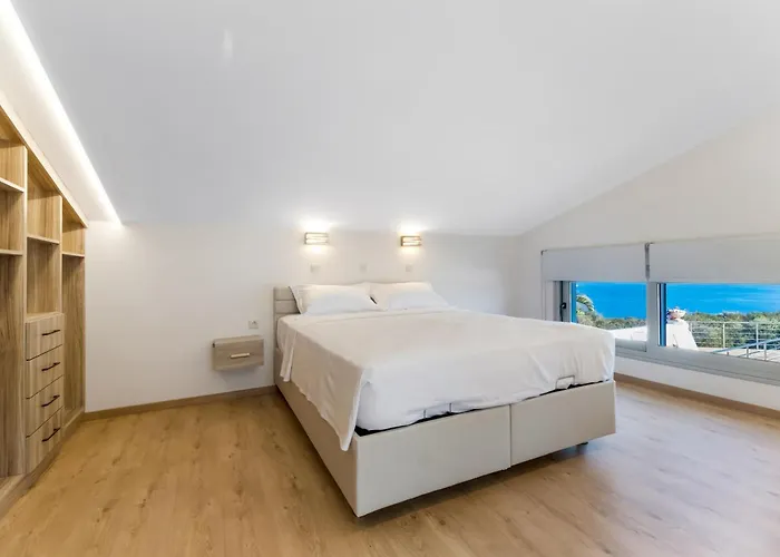 Villa Luxury In With Stunning Views Nikiana