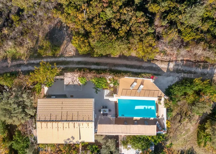 Villa Luxury In With Stunning Views Nikiana